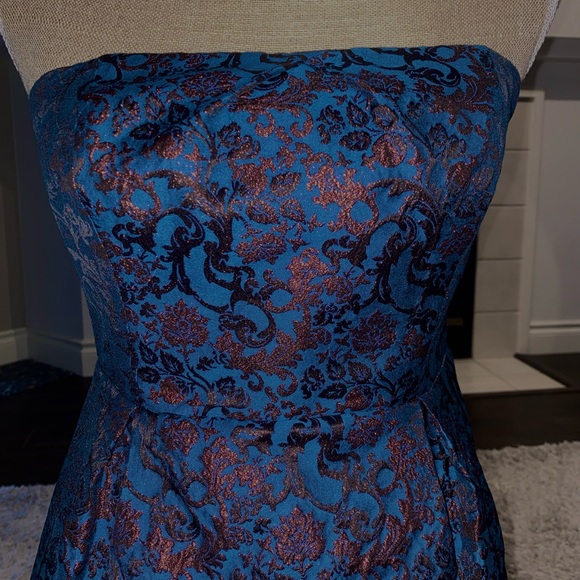 Brocade tube dress - so glam and unique -
Size S/M - Picture 9 of 9